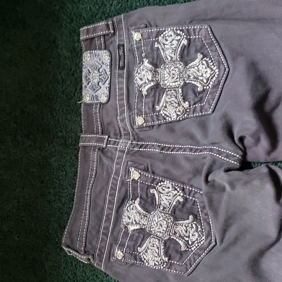 Miss Me Capri Jeans - Picture 3 of 6